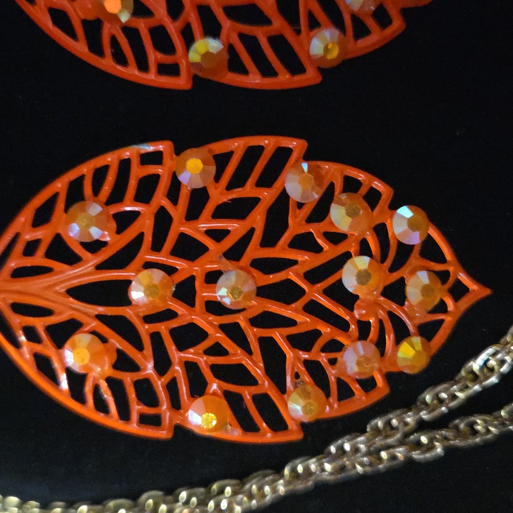 🤑Sold🤑Aldo Retired Parrot Statement Necklace and Earrings - Picture 5 of 5
